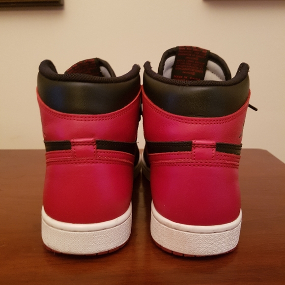 AIR JORDAN 1 "BANNED" - Picture 3 of 8